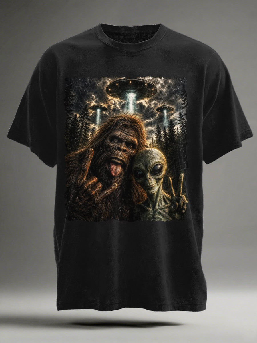Bigfoot & Alien Photo Print Casual Short-Sleeve T-Shirt